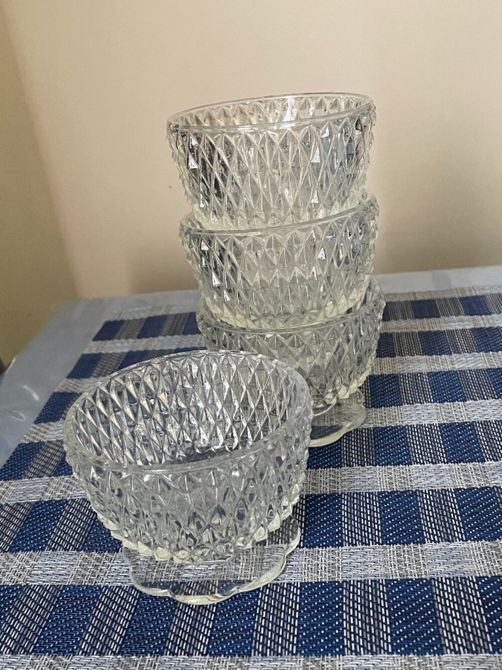 Set of 4 crystal ice cream bawls